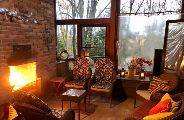 Nestled in nature; 2BD apt. in artist & writer's home