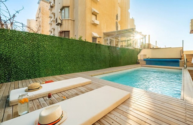 Netanya Beach & Pool Comfort Stay by Sea N' Rent
