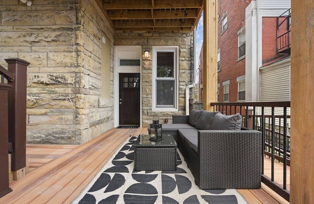Netflix+BBQ+FreeParking Near Shops in East Liberty