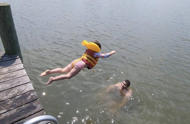 New 2-bedroom fully equipped creek cottage sleeps 6 WiFi and AC in Heathsville