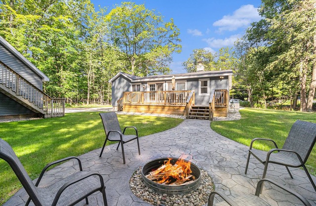 NEW 2024: Remodeled Home, Near Lake MI