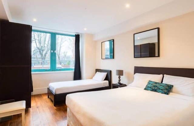 New 2BD & 2BTH Flat - 1 mins walk to underground station