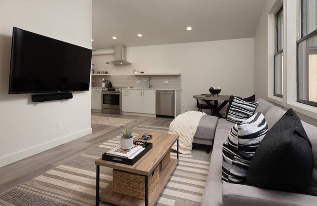 NEW! 2BR|1Bath|| 6 blocks to Mtn in the West End