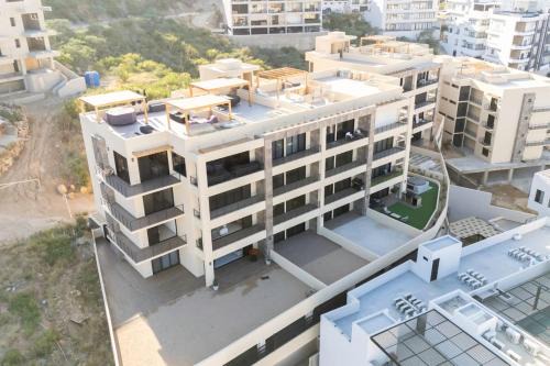 New 3 BD Condo with Pool and Gym