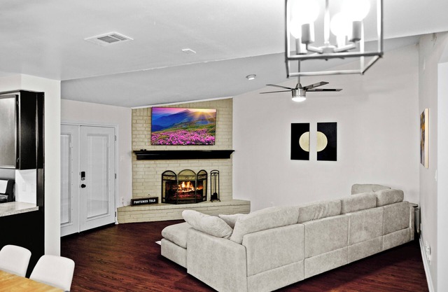 NEW 3 BDRM Northwest Austin Home Near Q2/Domain/DT