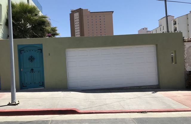 New 3BR 2Bath Home, one block to Papa's & Beer and one block to the beach.