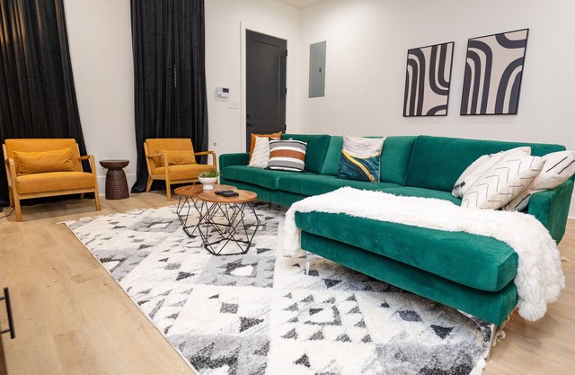 New 5 bedroom 3 1/2 bathroom near bourbon St, walking distance Caesar Superdome