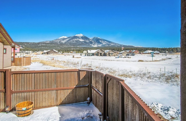 New, Amazing, Cozy, Jacuzzi, Mountain Views, Minutes 2 Downtown, Snow Bowl