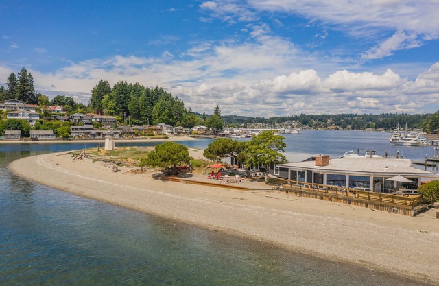 NEW- Amazing Lighthouse Beach Waterfront Homes sleeps 14