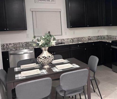 New, and Modern Home close to the strip