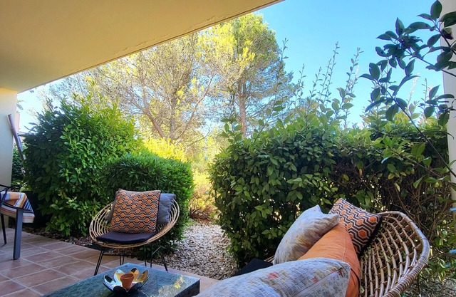 New apartment in top-of-the-range residence: swimming pool, tennis court, golf