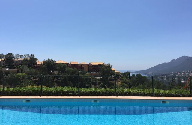 NEW - apartment in residential area * pool * sea view * great location