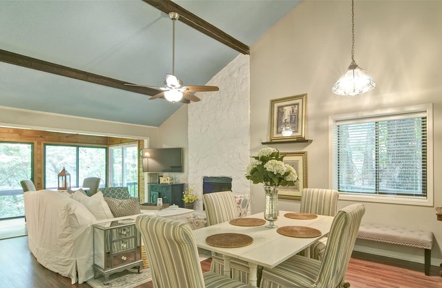 NEW! BEAUTIFUL CABIN IN GATED RESORT COMMUNITY