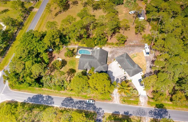 New Beautiful Country Retreat with Luxury Finishes