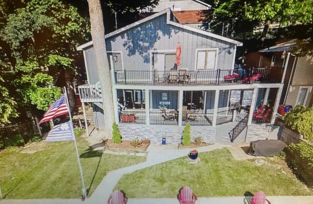 NEW Beautiful, Spacious Lake House