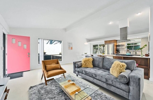 NEW! Cheerful Mid-Century - big yard, free parking