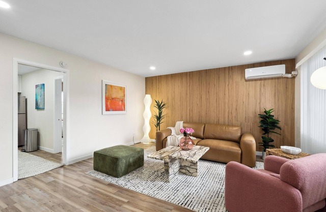 New! Chic Pacific Beach Paradise –Walk to Beach & Bay