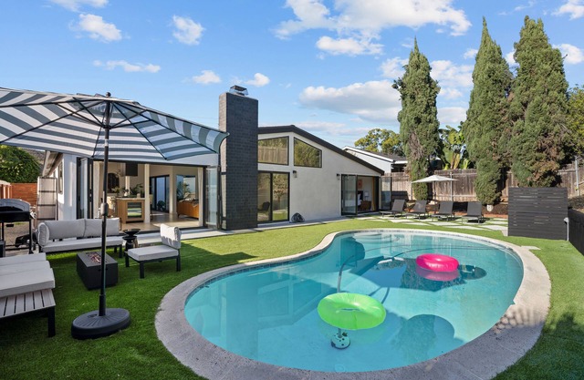 New Chic & Spacious, Pool, Hot Tub Pristine, Free Park,AC,Hike, Groups