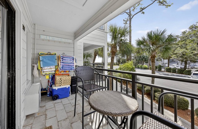 NEW Coligny/Forest Beach Condo! Sleeps 6!