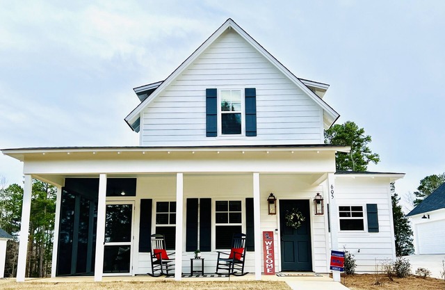 NEW construction! Minutes from Ole Miss - 30+ day stays avail seasonally