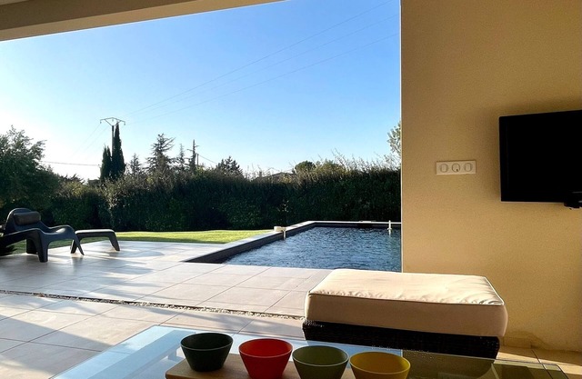 New, contemporary, fully air-conditioned house with swimming pool and large garden