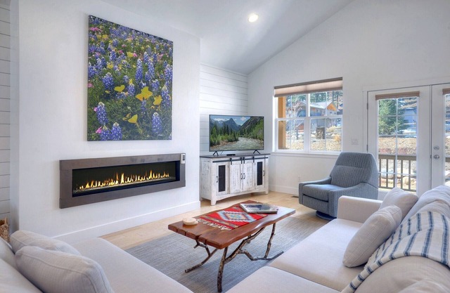 New Contemporary Mountain Home - 12 Min. to Durango - Central AC - Views