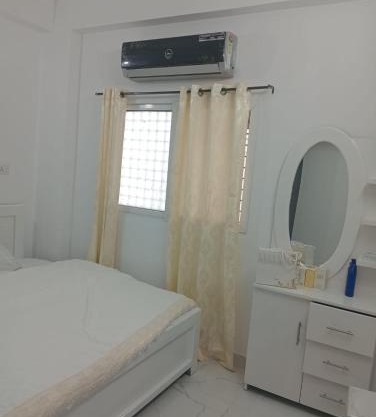 New Cozy 2bhk AC Flat in main Hyd,15mins from Airport, only for families