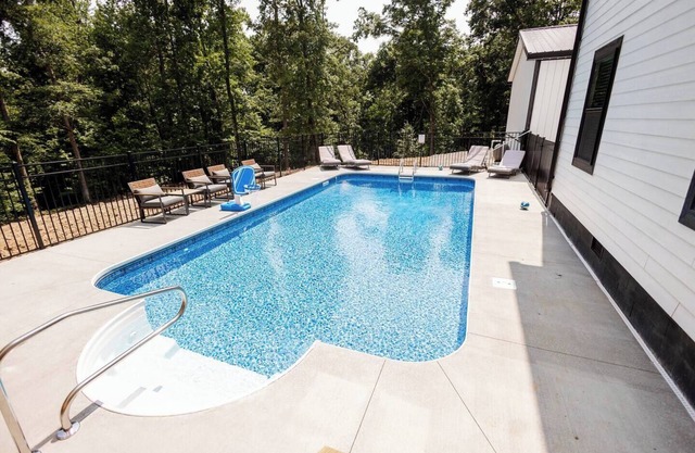 New! Dock! Pool! Hot Tub! Games! 8 Bedroom!