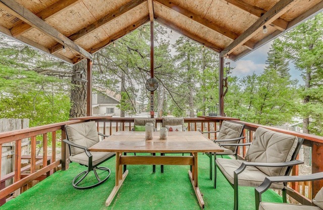 NEW! Eagle's Nest - Hot Tub, Deck & Prime Location