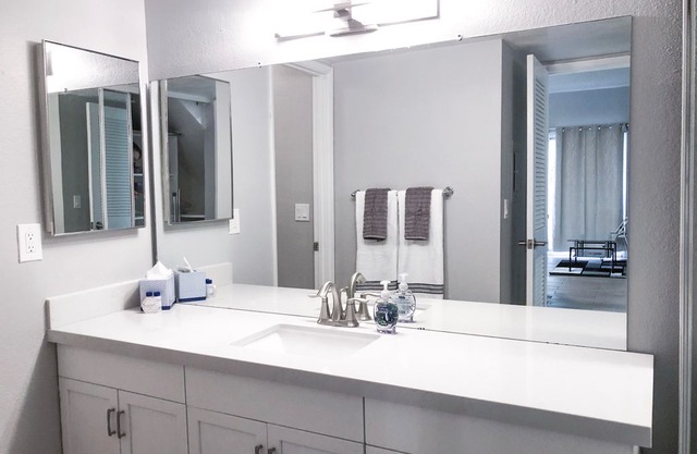 NEW Entire Condo in Old Town Scottsdale