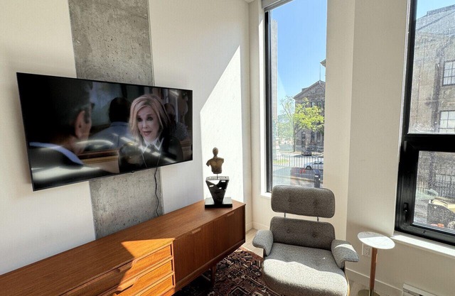 NEW Executive Mid-Century Modern 2B/2B