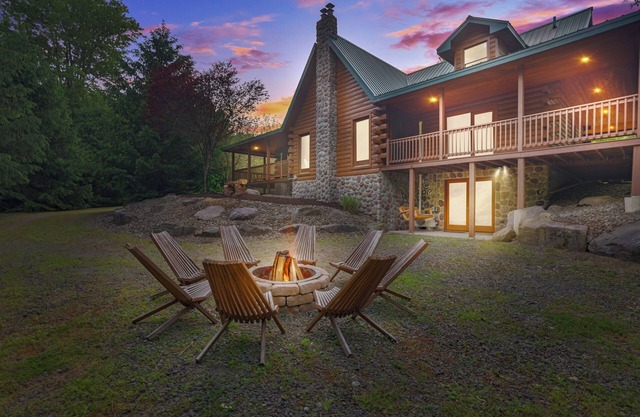 NEW Family Cabin near Lake Wallenpaupack-Hot Tub-Trails