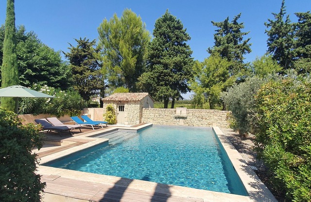 New: Gîte in 18th century Provencal farmhouse surrounded by vineyards at the foot of Ventoux