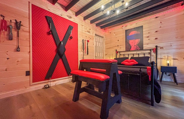 New Kinky Cabin Romantic Adult Getaway