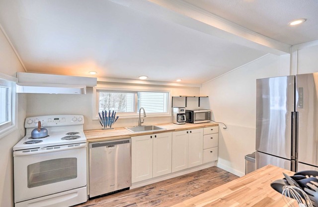 NEW! Launch Special, Close to Ski, Firepit, Privacy