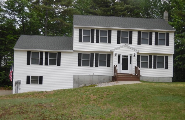 NEW LISTING! 4 bed/3 bath house, sleeps 10, great for a family getaway