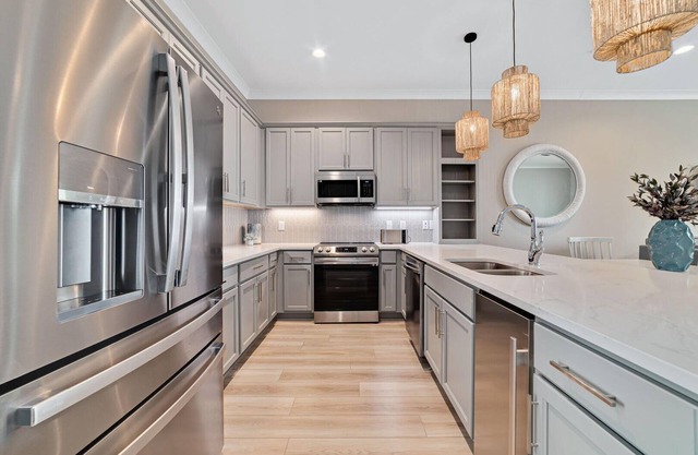 New Listing! Luxury Home, Sleeps 10 w/Shared Pool