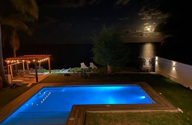 NEW LISTING! OCEAN FRONT AND RAINFOREST 16 GUESTS