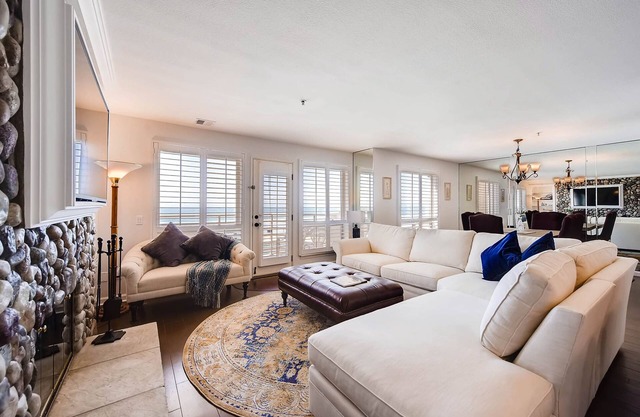 New Listing Oceanfront 2 Bedroom/2 Bathroom
