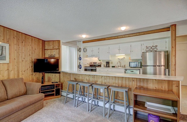 New Listing! Strike Gold at this Prime Location - Bus Route-Fast WiFi