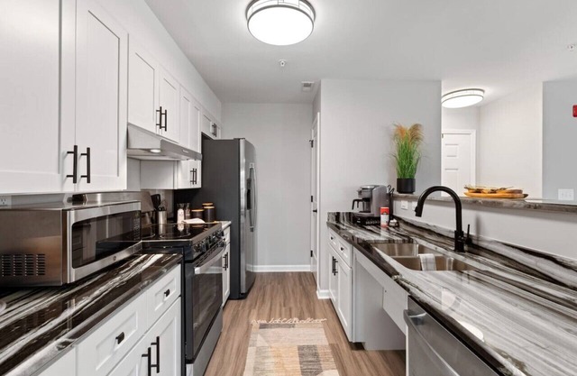 New LUXE APT 3BR Downtown Fay Unit B