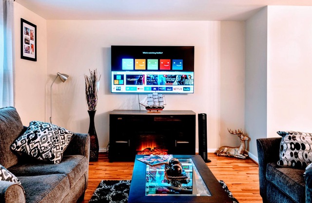 New!!! Luxury-3BR-Townhome w/ Free Wifi and Parking