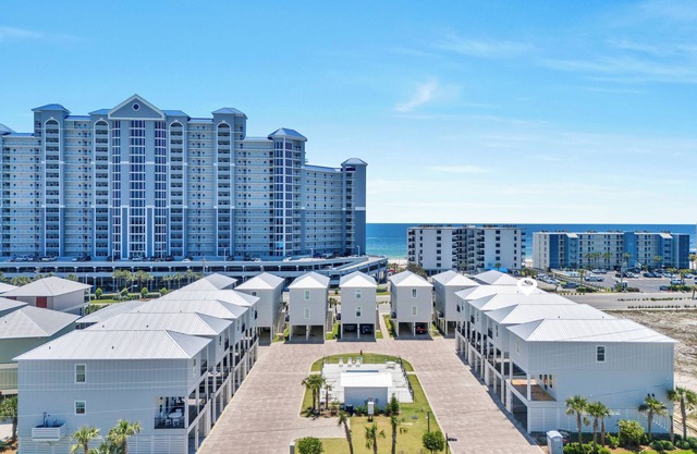 New Luxury Beach Home—3 Min Walk to Sand, Heated Pool, Dog-Friendly, Beach Gear