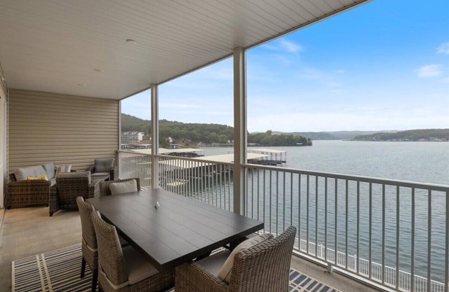 New Luxury Condo Near the Cave