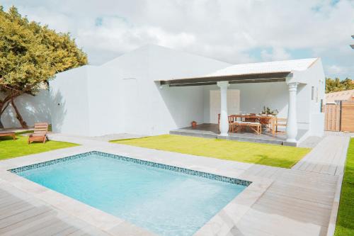 New Modern 3br Private Pool, 6min Form The Beach