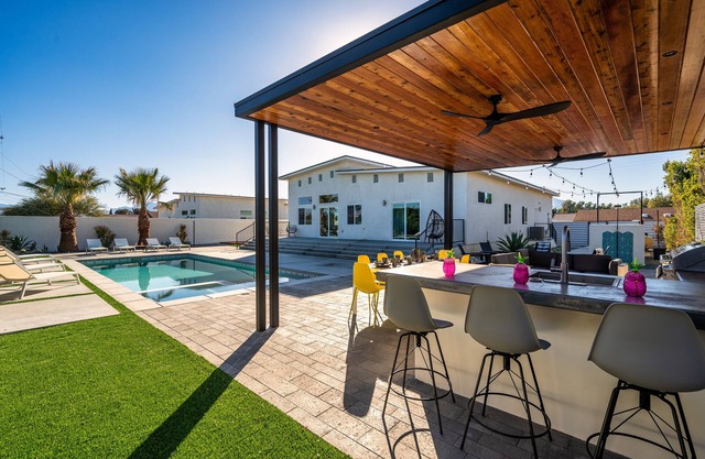 New* Modern 4B/3B | Hot Tub, Pool | 2 King suites | EV charger