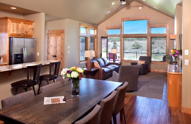 New Official Resort Listing! 4 BR Brasada Cabin w/ Hot Tub