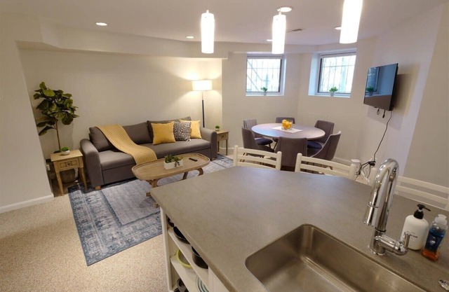 NEW On the Park! 2 bed Apt, Walk to Capitol & Parking!