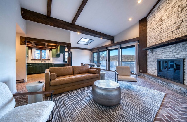 NEW OUTDOOR HOT TUB! Luxury 2 Bedroom Suite -The Haüs Windham