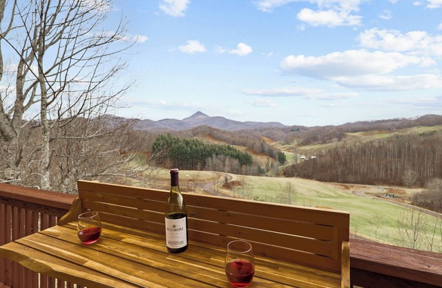 NEW! Paradise Valley Hideaway | Stunning MTN views